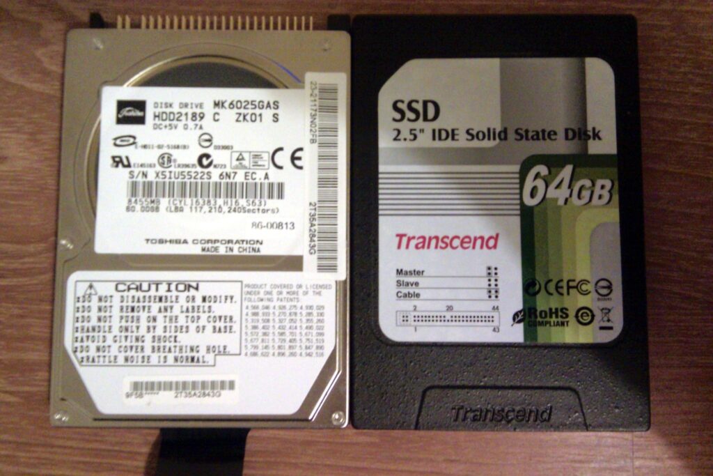 Tìm hiểu về ổ cứng HDD và SSD 2 8686289317 5a2b966e38 o 1