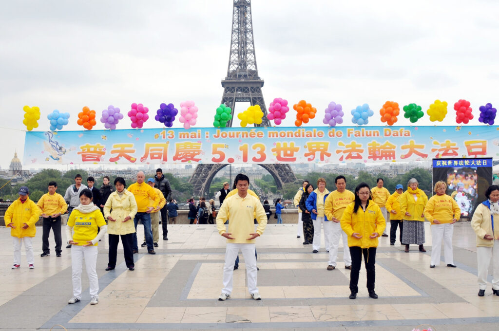 Tại sao Pháp Luân Công không bị cấm ở Việt Nam? 2 2012 5 8 minghui falun gong 513paris 01